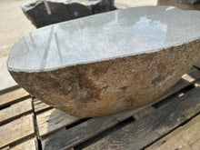 Lade das Bild in den Galerie-Viewer, Granit Gala Sitzstein, ca. 105 x 65 x 45cm
